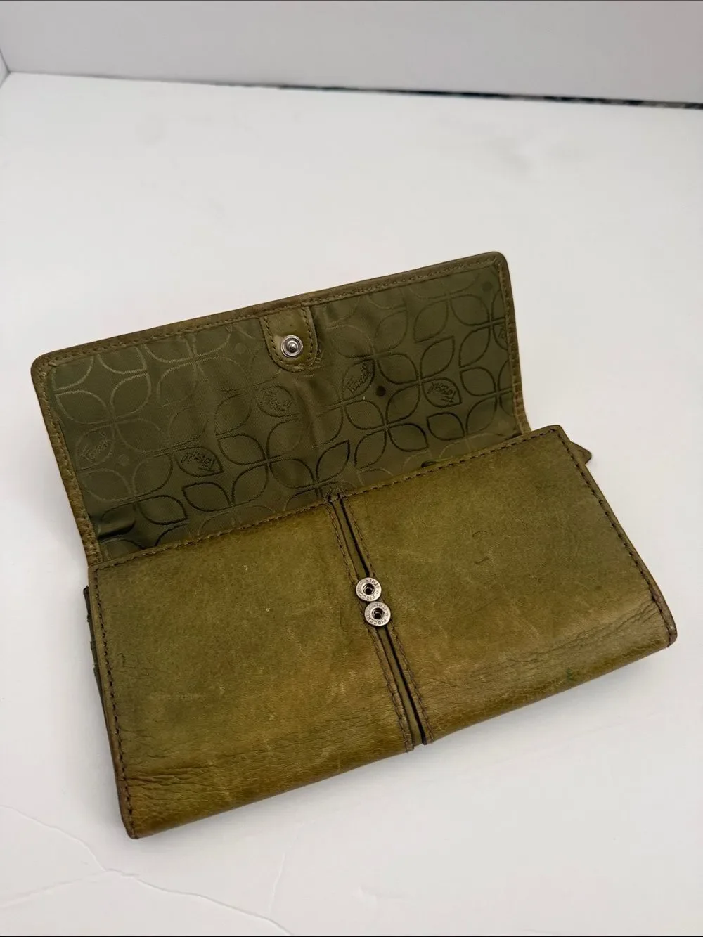 Fossil Olive Green Leather Fold Wallet with Metal Keyhole Plaque